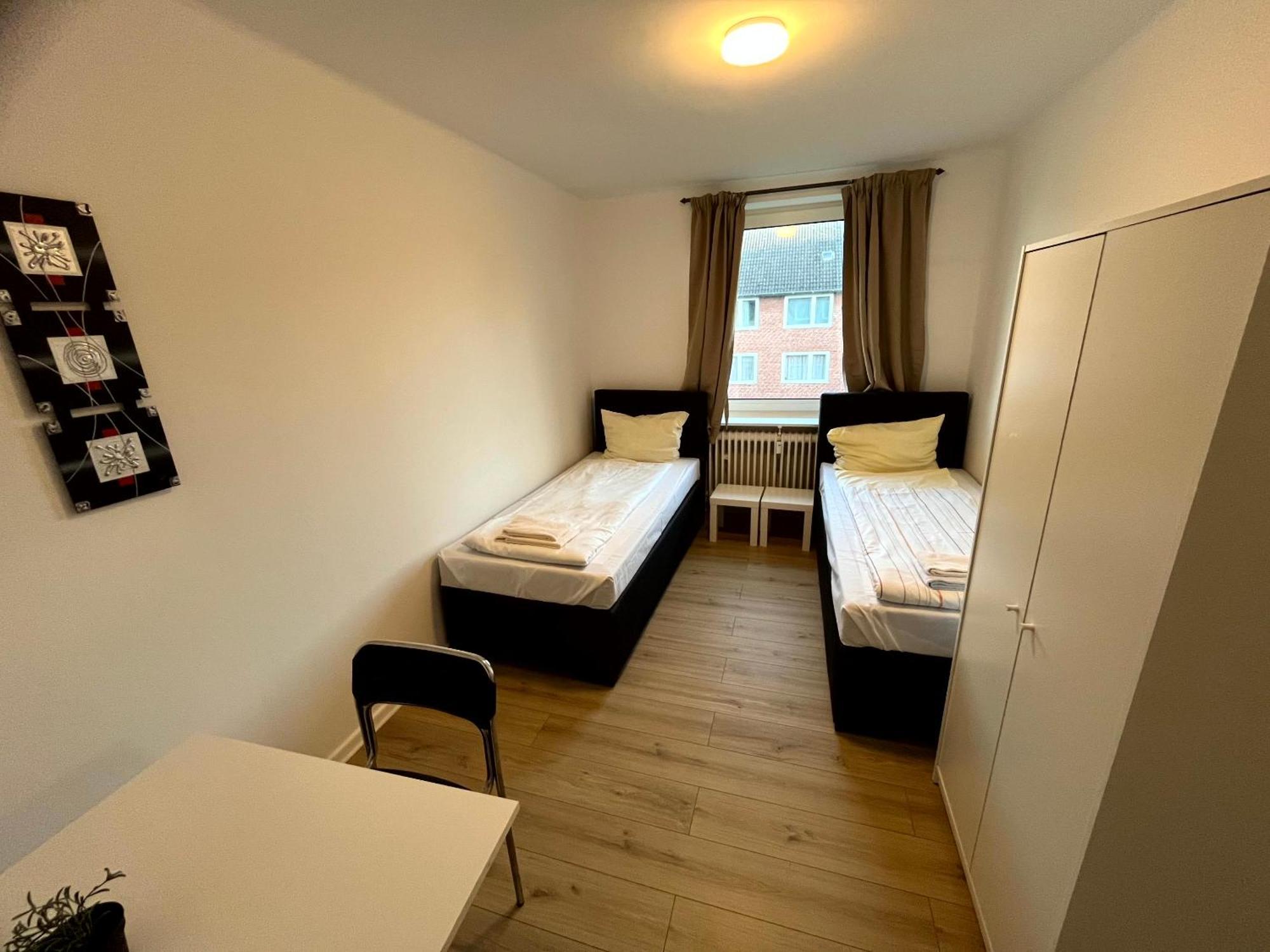 3-Zimmer Monteurwohnung Mit Balkon 노이뮌스터 외부 사진