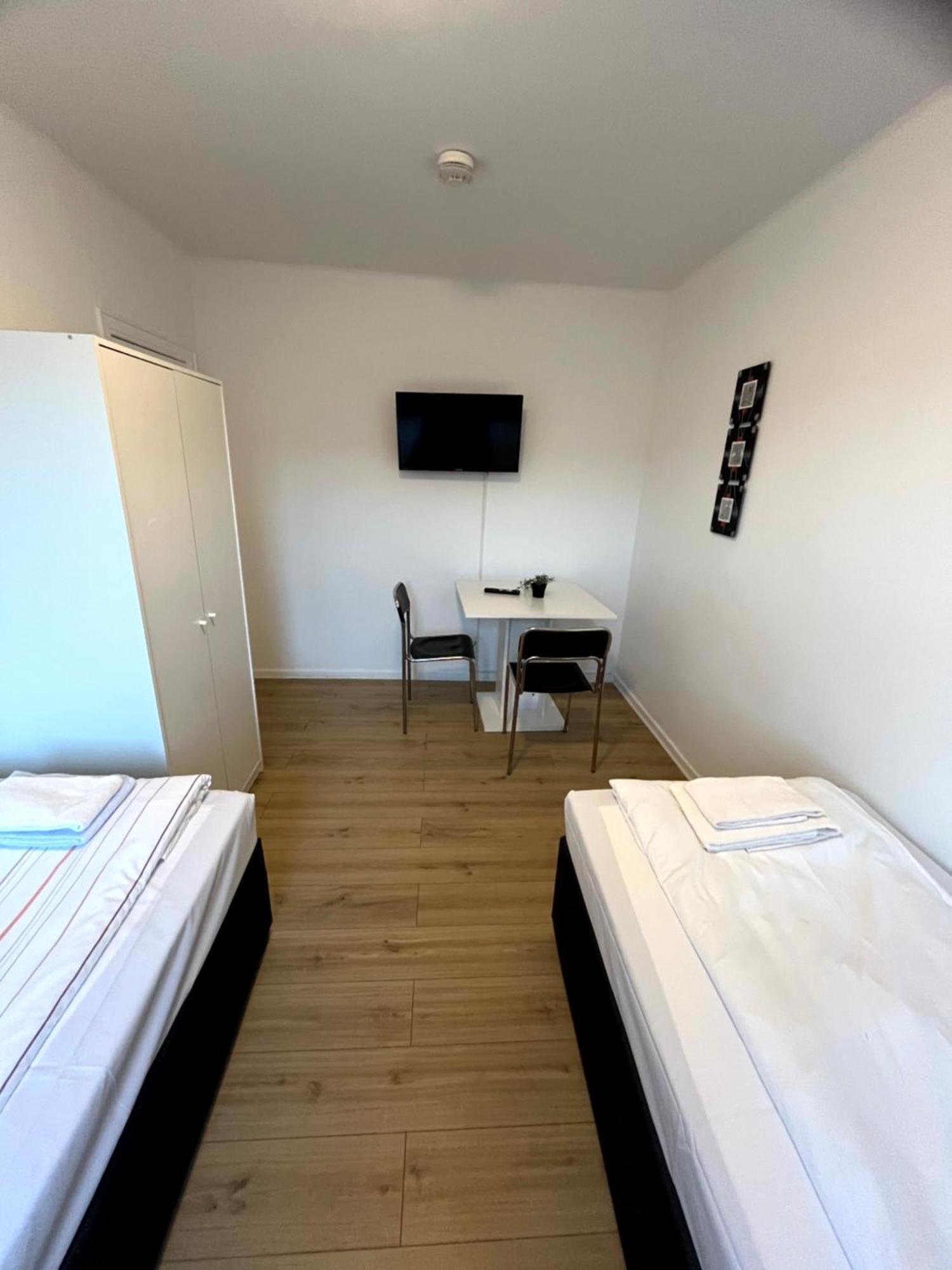 3-Zimmer Monteurwohnung Mit Balkon 노이뮌스터 외부 사진