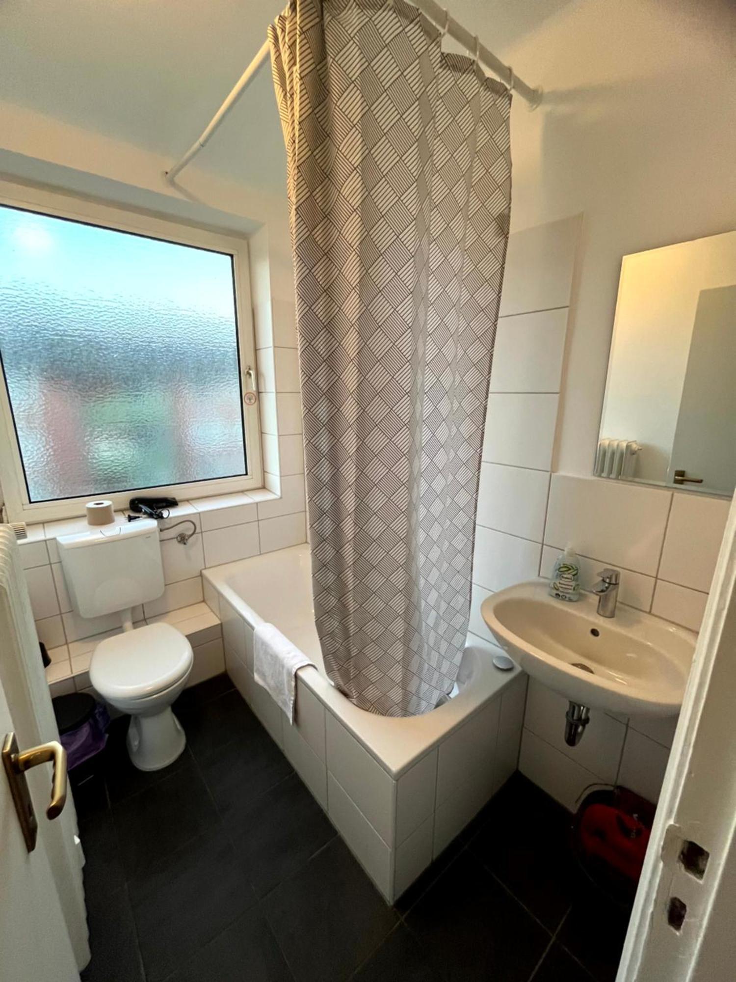 3-Zimmer Monteurwohnung Mit Balkon 노이뮌스터 외부 사진